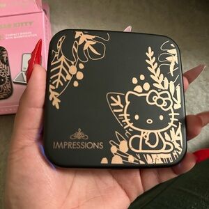 Impressions Hello kitty mirror.